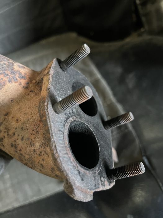 Продам два впуск и випуск колектор ваз