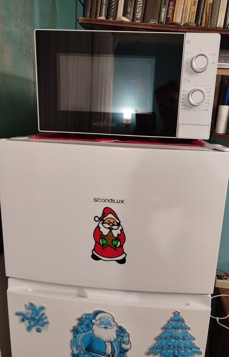 Продам свой  холодильник и микроволновку б/у в отличном состоянии!