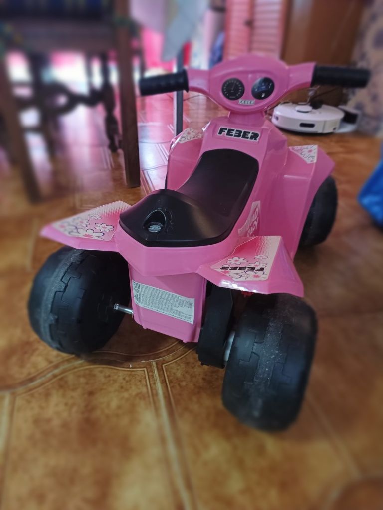 Moto 4 elétrica de criança