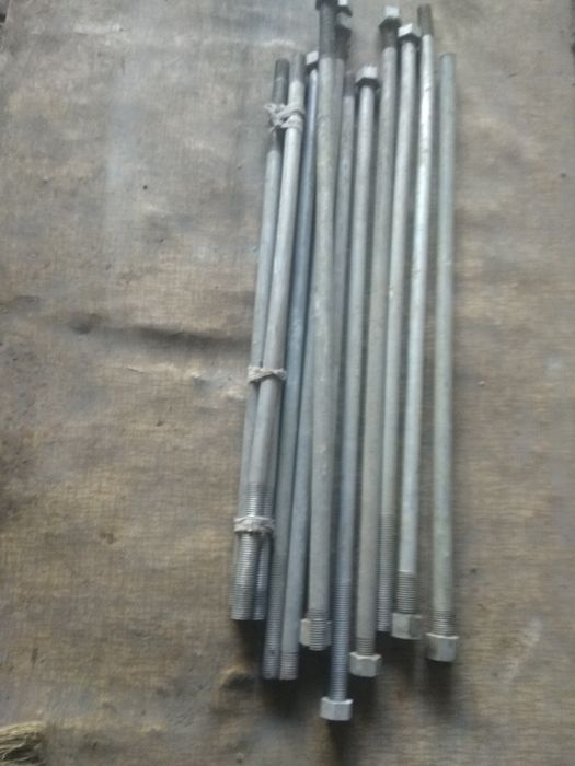 Алюминиевые стержни с резьбой и гайками