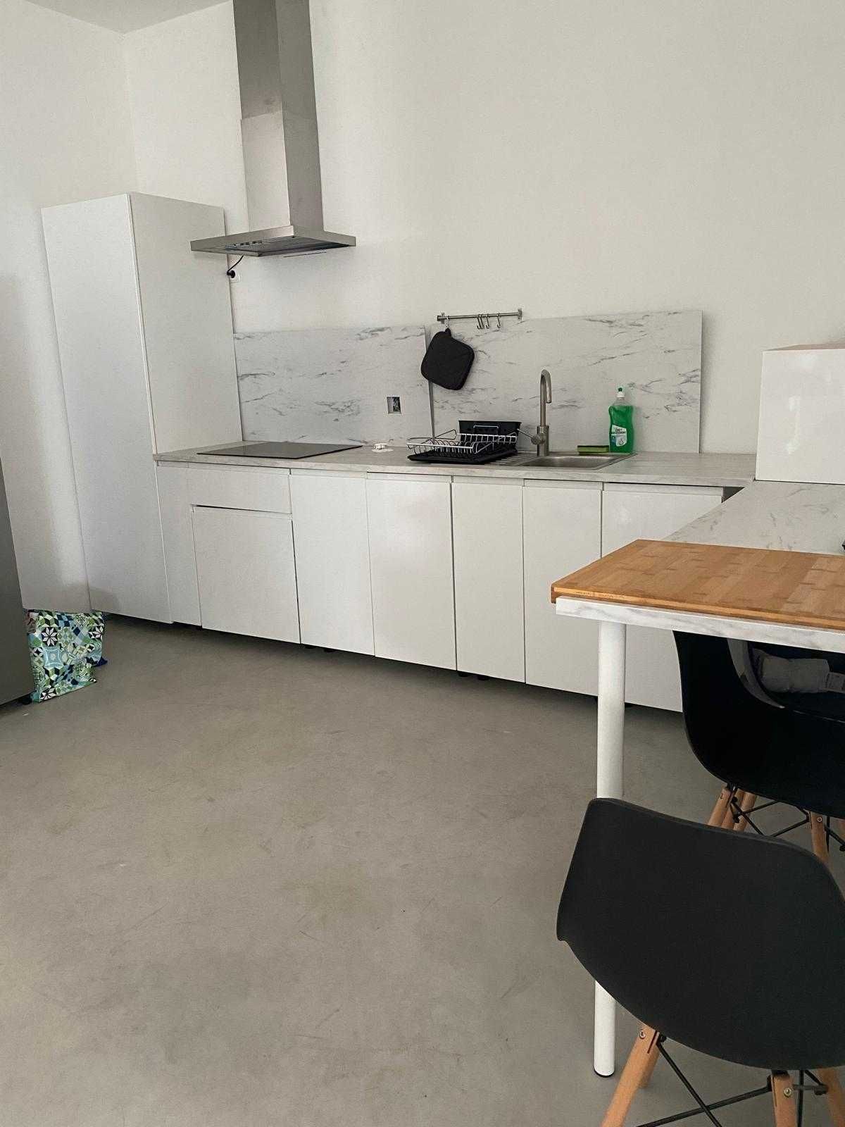 Espaço comercial totalmente remodelado - pronto para arrendar