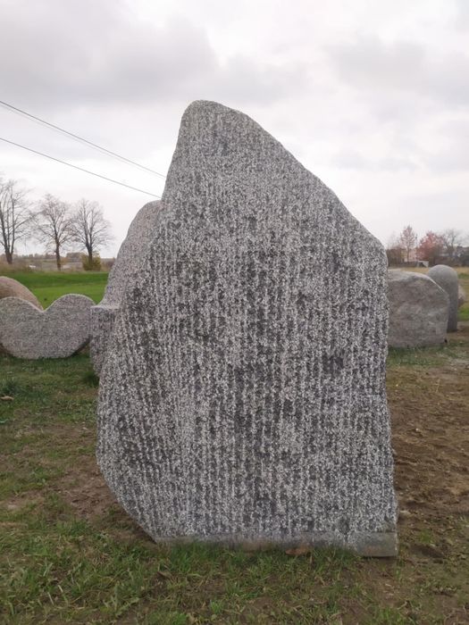 Kamienie polne na pomnik