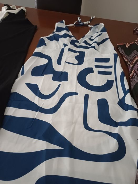 Vestidos novos 5 euros cada, tamanho M