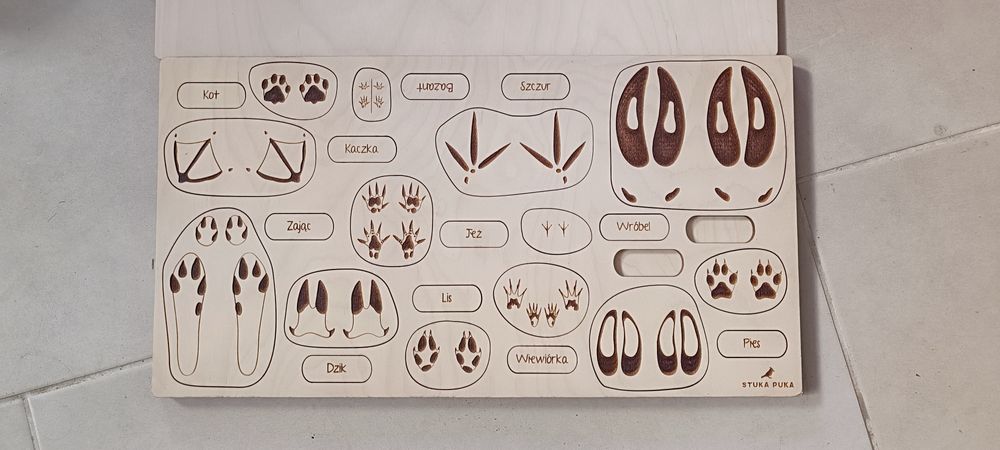 Drewniana układanka ze śladami zwierząt Stukapuka