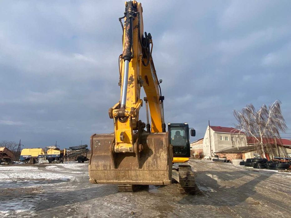Ескаватор JCB 330