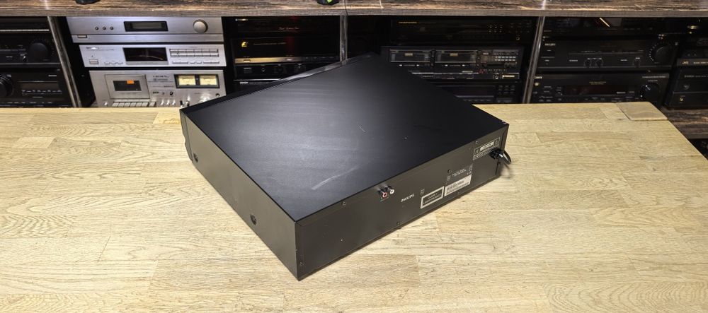 CD програвач Philips CDC751