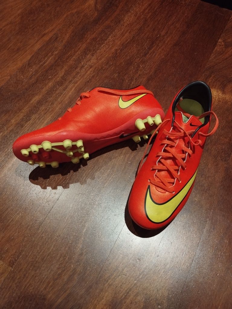Chuteiras Nike (Mercurial) 40