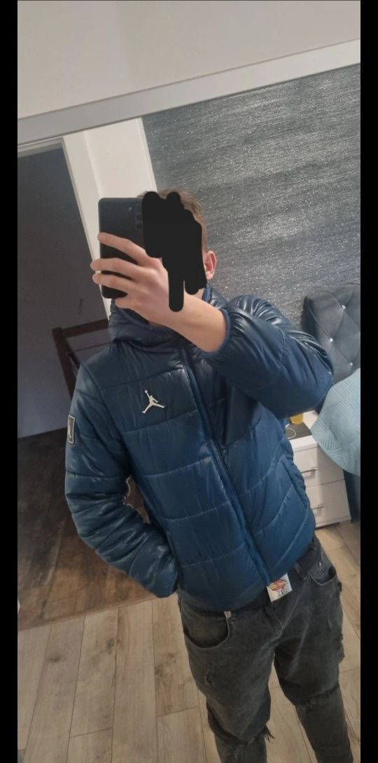 Kurtka Jordan   .