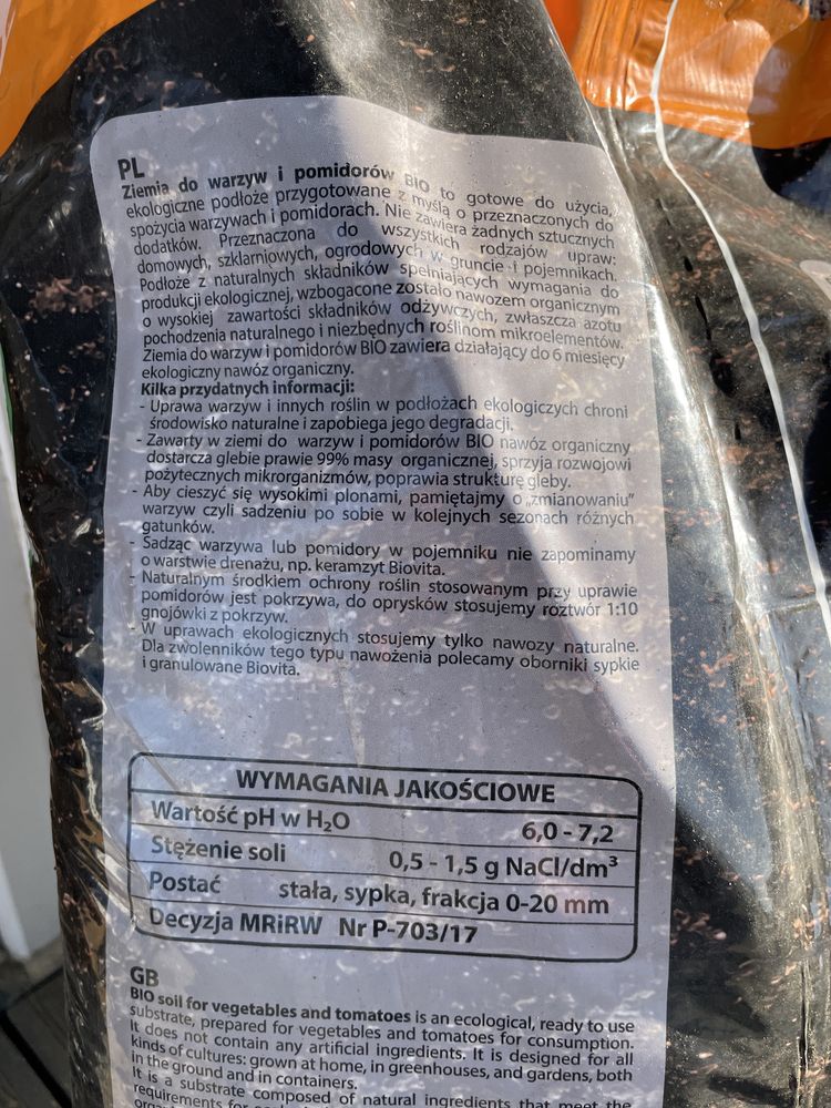 Ziemia ogrodowa w workach