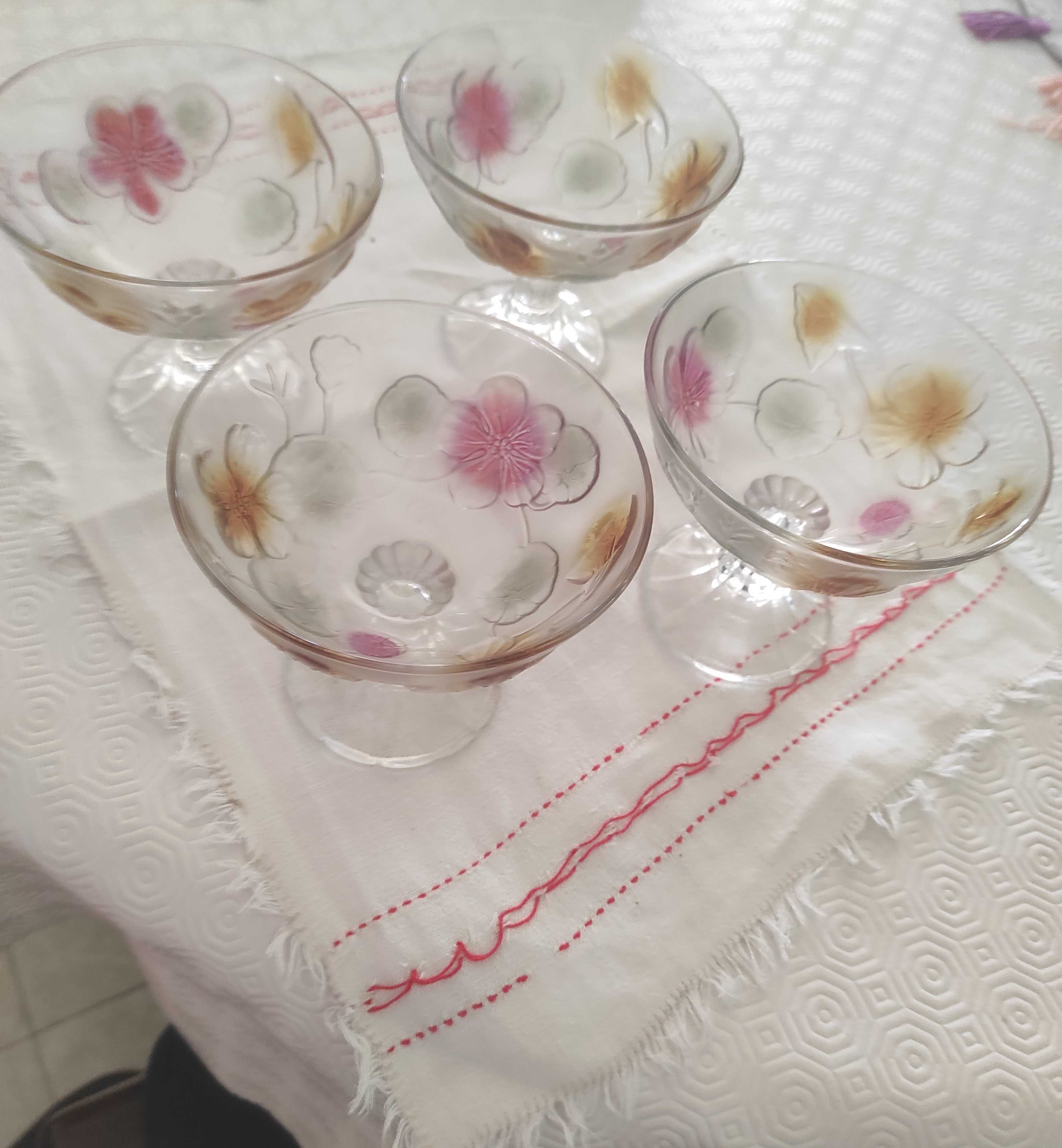 Quatro taças francesas