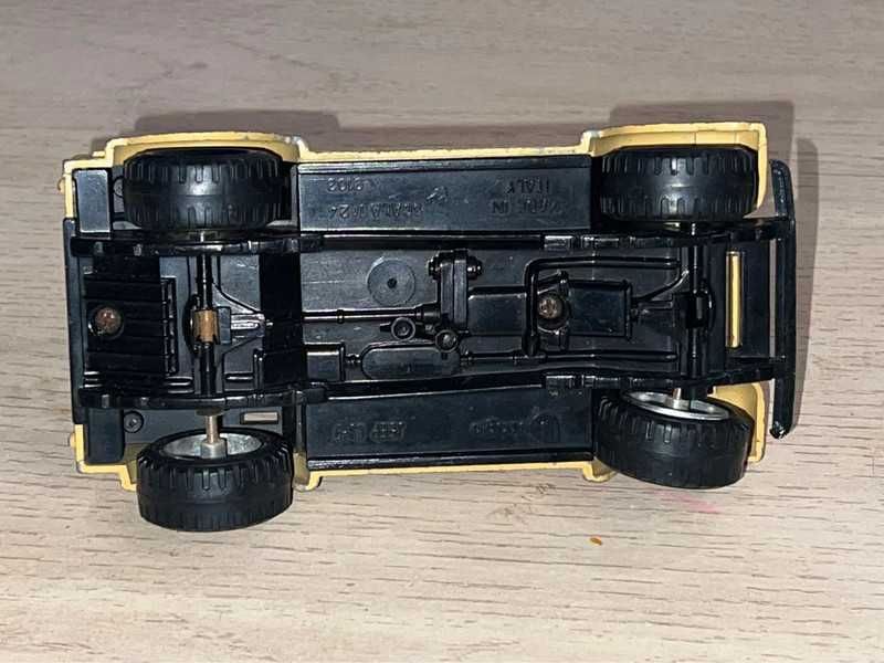 Jeep Wrangler CJ-7 1  24 Bburago – Miniatura Colecionável