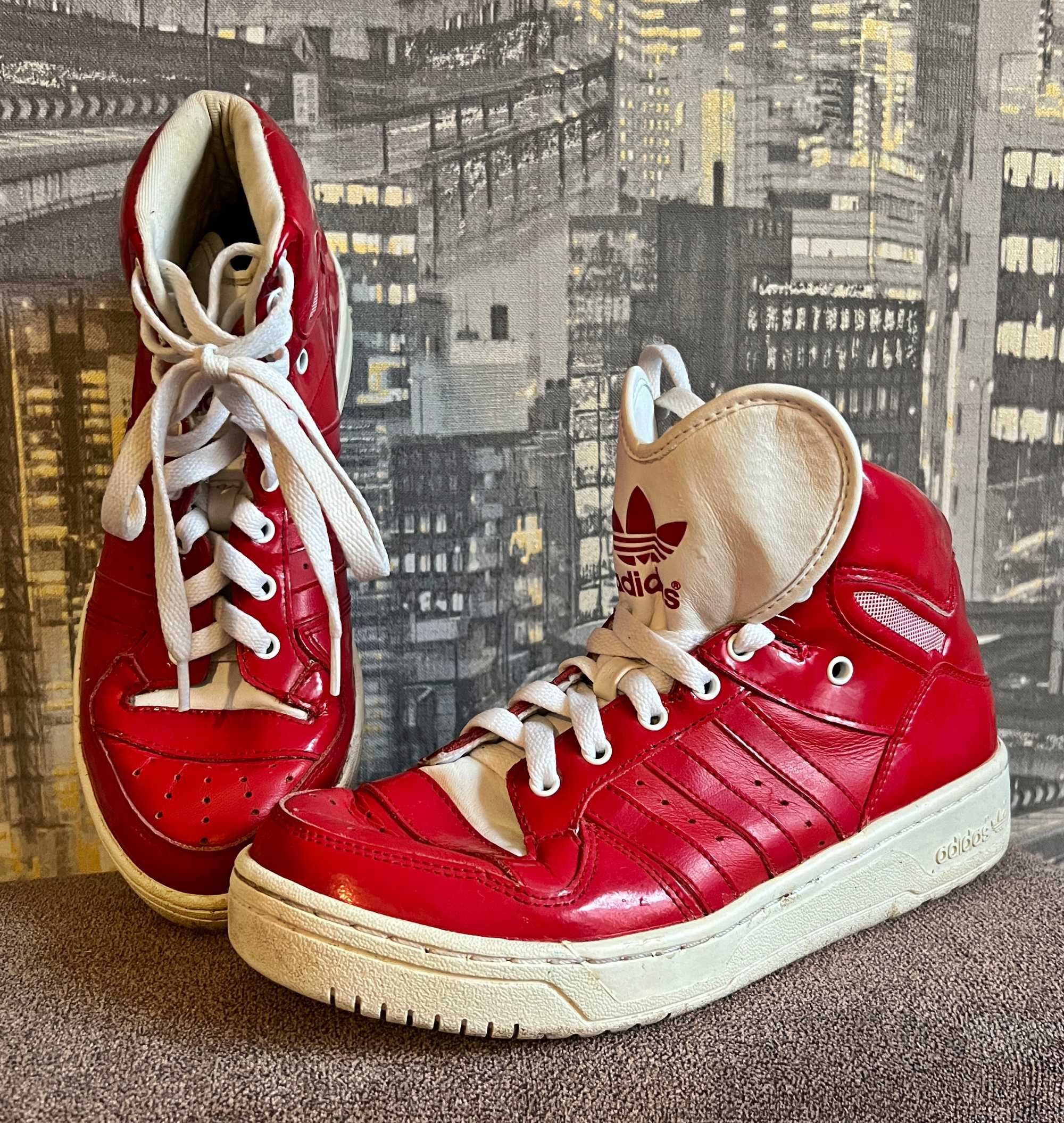 кроссовки Adidas Metro Attitude с логотипом сердце