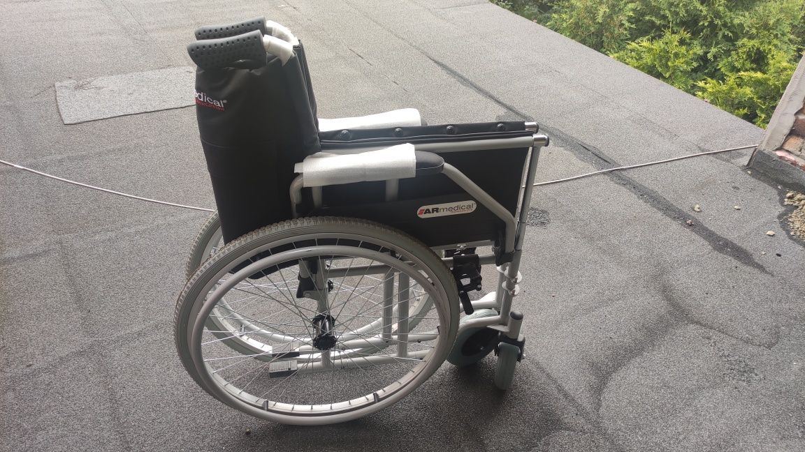 Aluminiowy wózek inwalidzki AR Medical