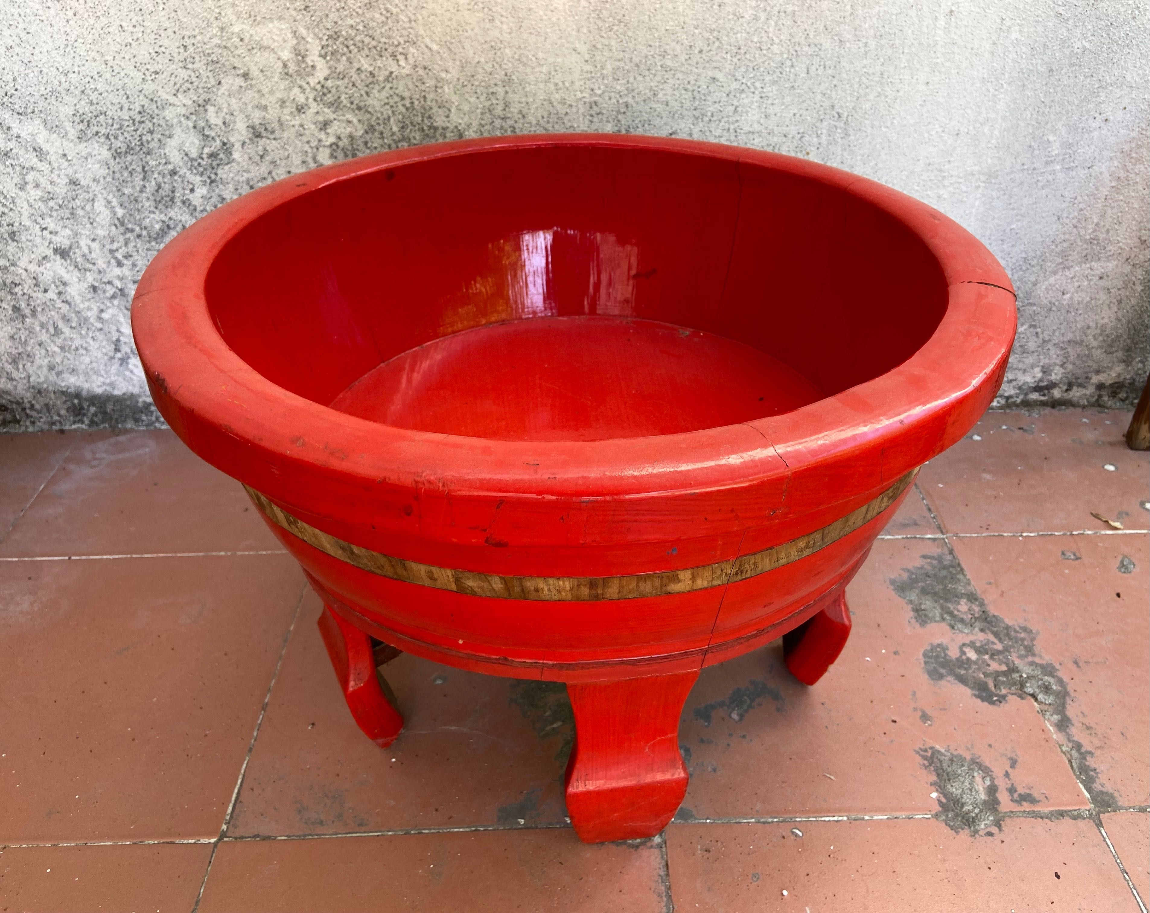 Móvel redondo vermelho