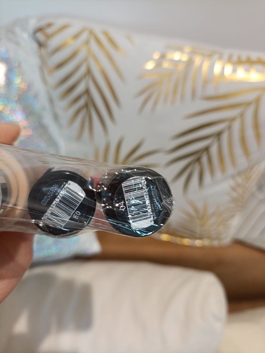 Zestaw Eveline lakiery do paznokci Glow and go i podkład Liquid Contro