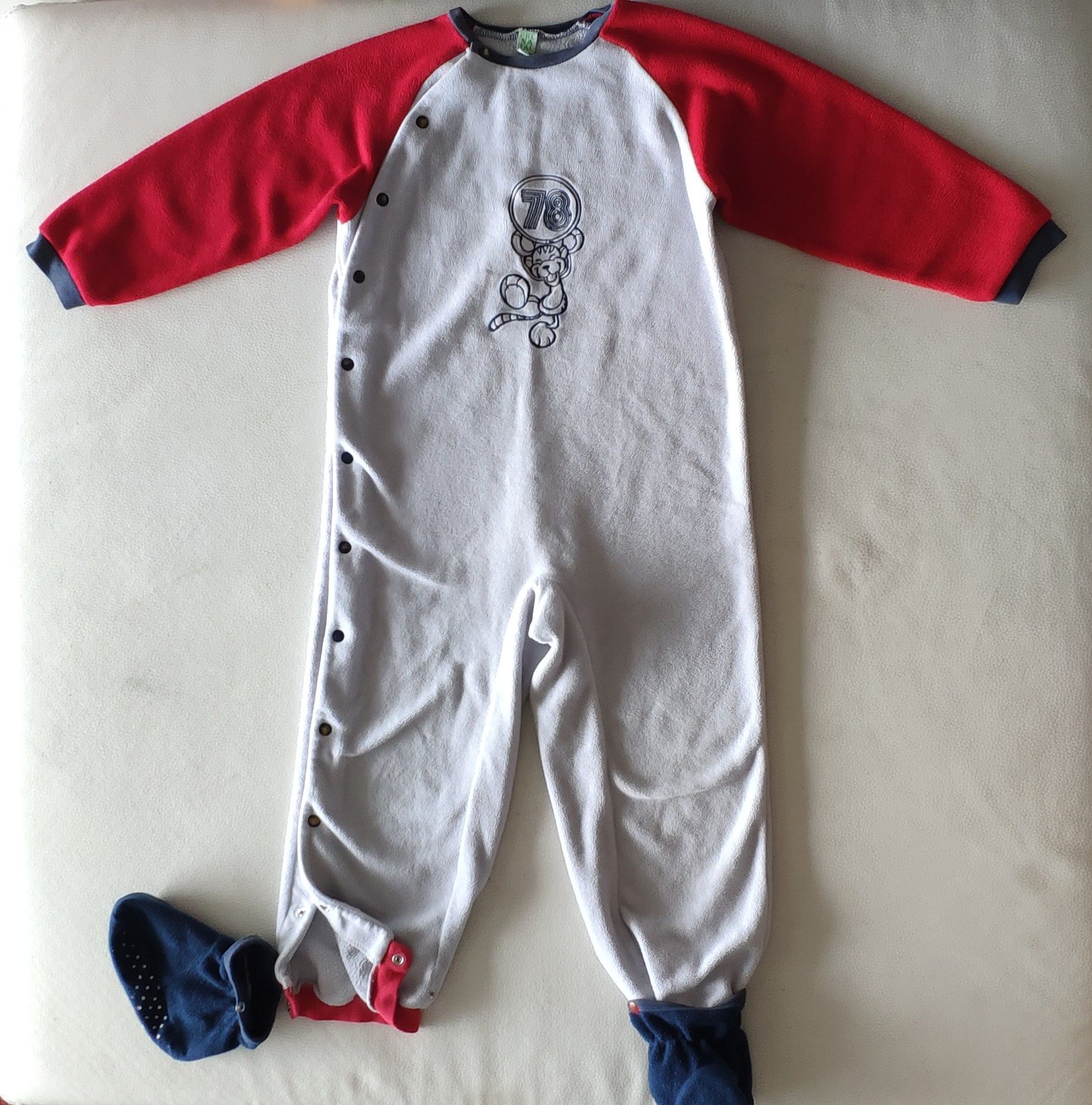Pijamas e Babygrows 3-4 anos (104cm)
