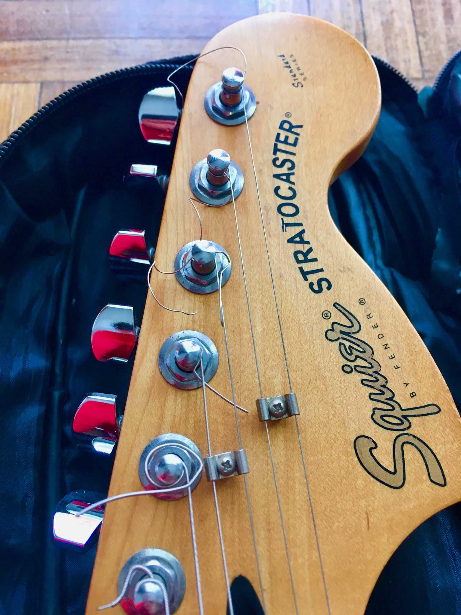Fender Squire Stratocaster Vermelha