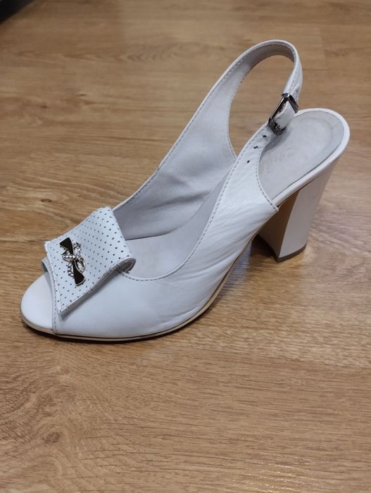 Шкіряні босоніжки 36 розмір