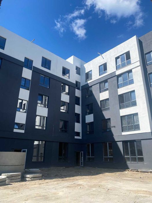 Продаж однокімнатної квартири з власним двориком