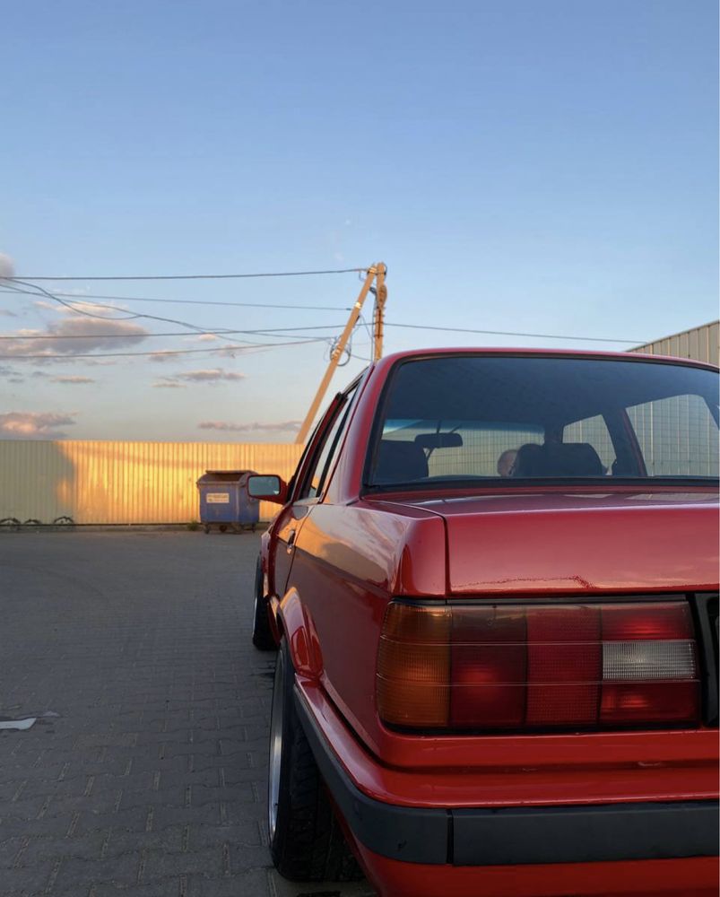 Продам bmw e30