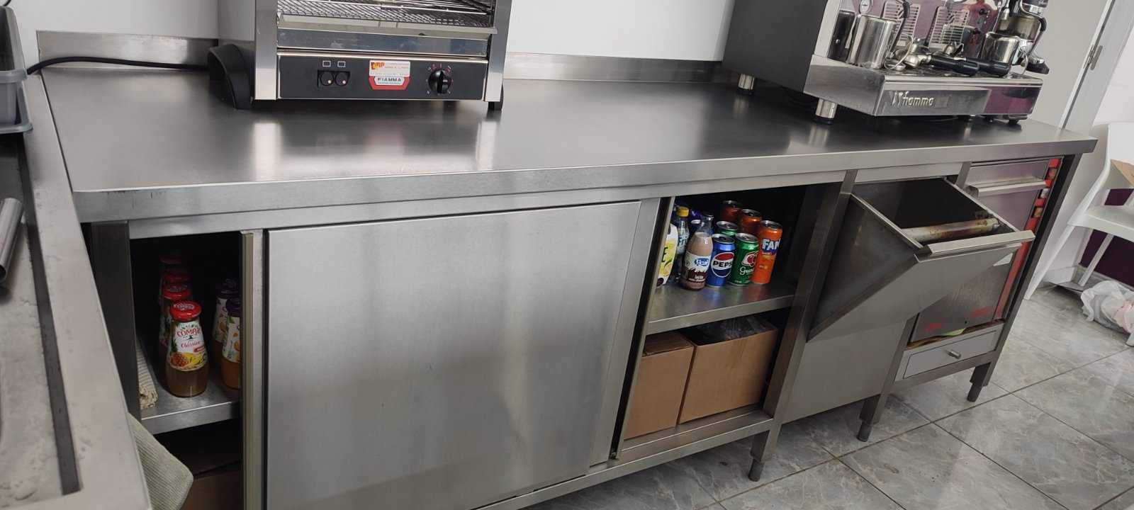 Mesa INOX. Móveis para balcão de bar.
