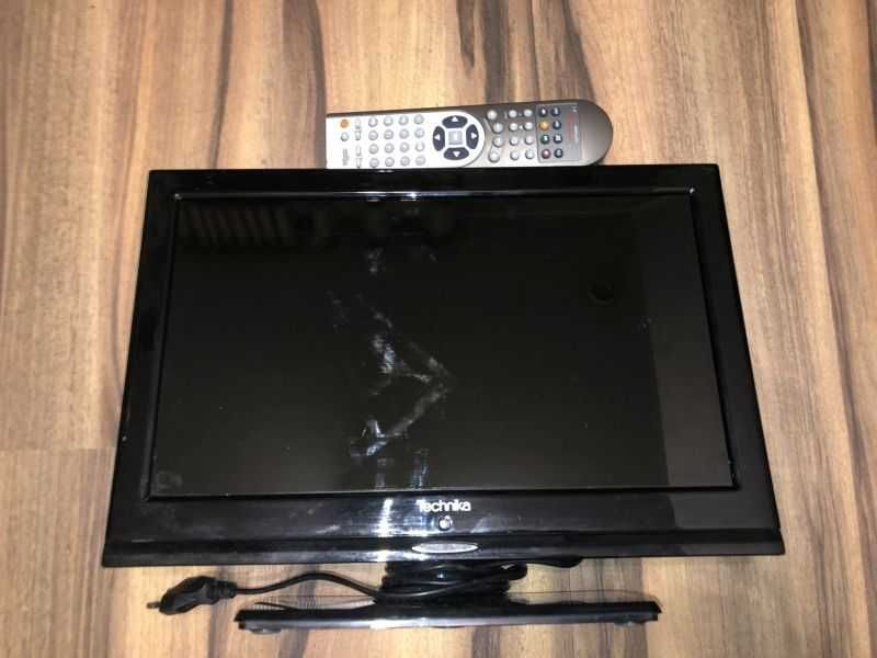 Mały telewizorek 16" z pilotem