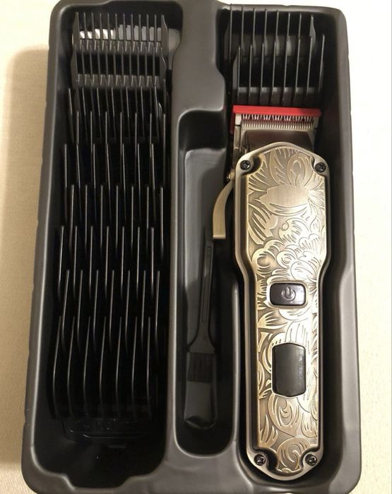 Професійна акумуляторна машинка для стрижки