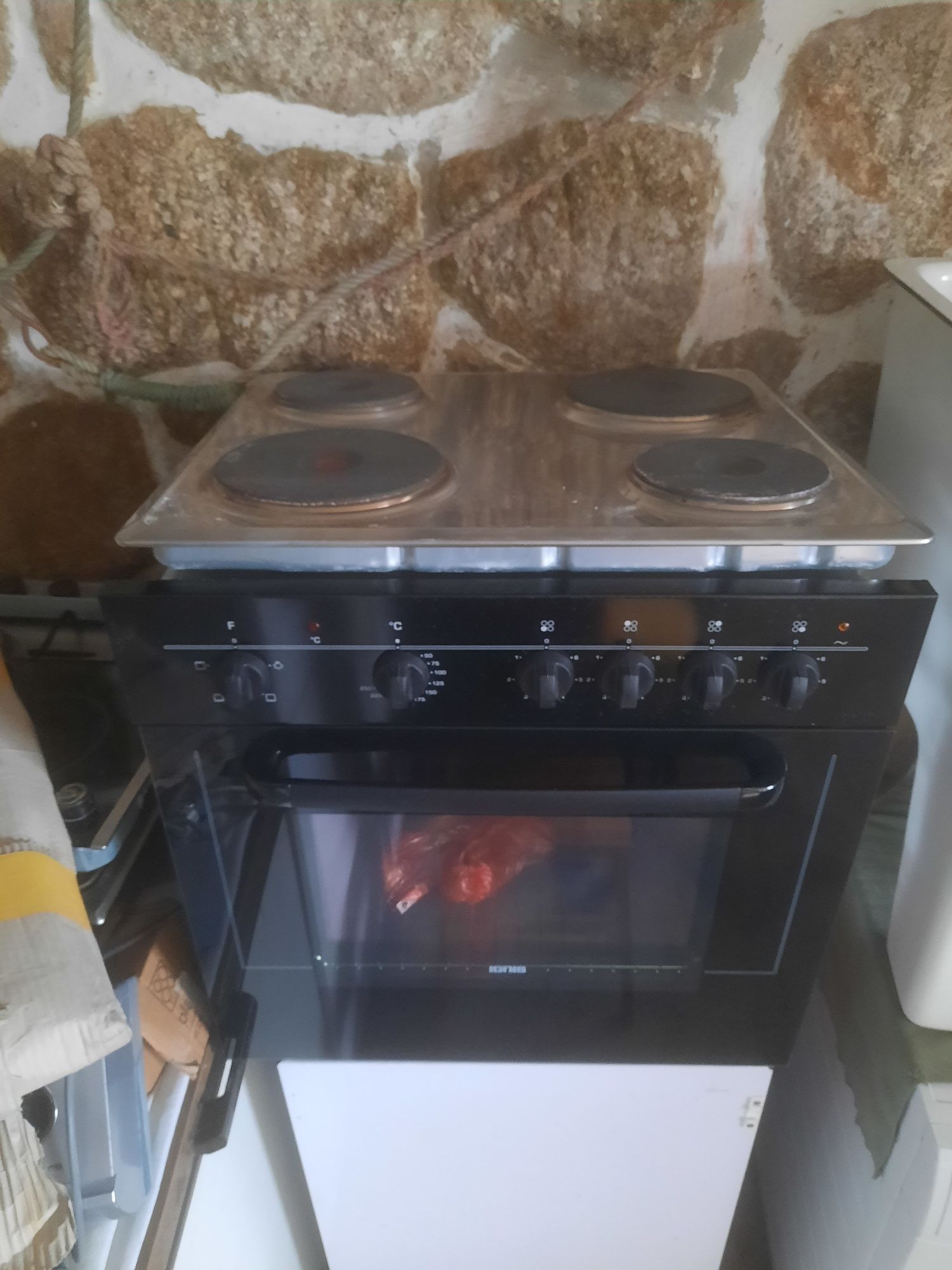 Forno Ignis, semi - novo, com placa. Em Travassós-Fafe