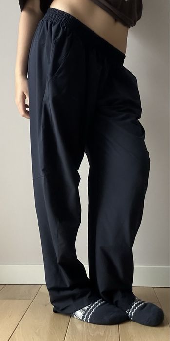 nike parachute pants dark blue
