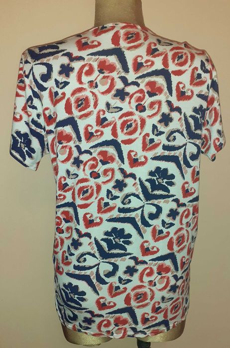 Bluzka z krótkim rękawem w eleganckich kolorach duży dekolt 16 44 46