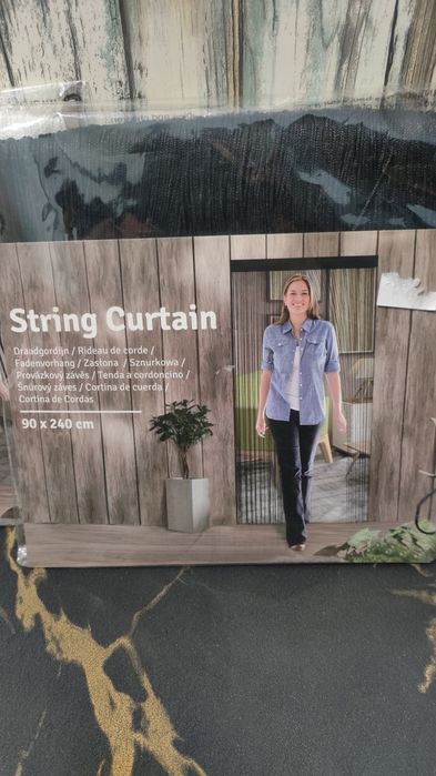 Dwie kurtyny na drzwi