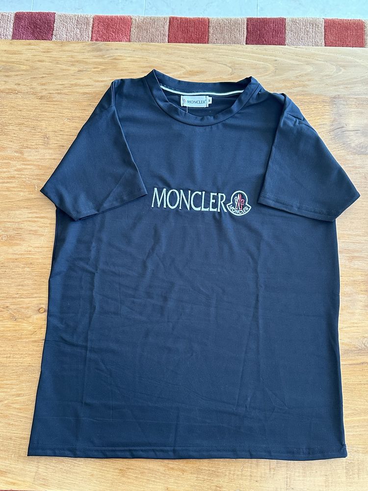 Duas camisolas moncler