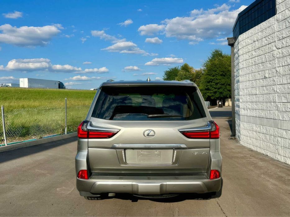 Lexus LX      2021