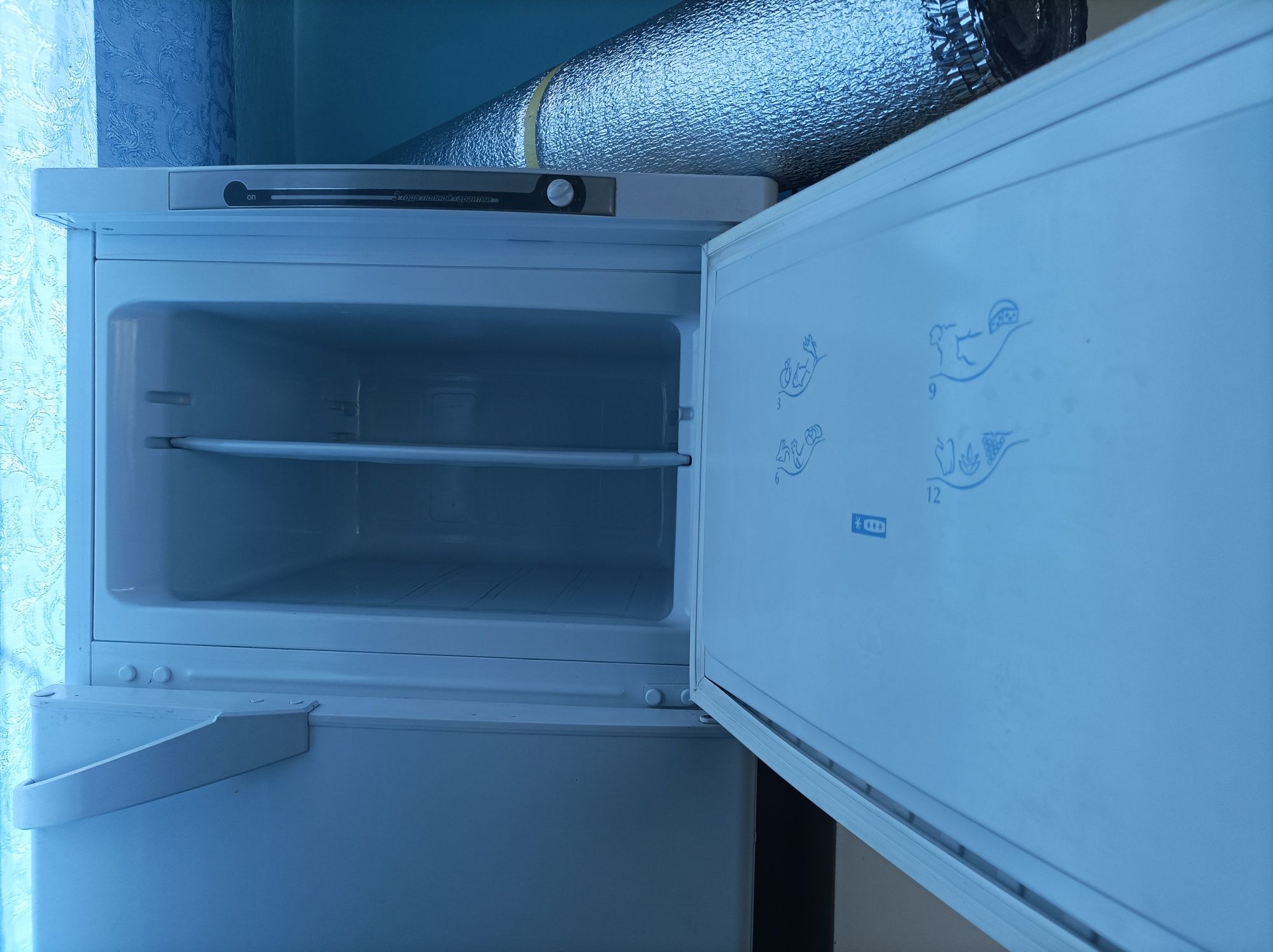 Продам Холодильник indesit