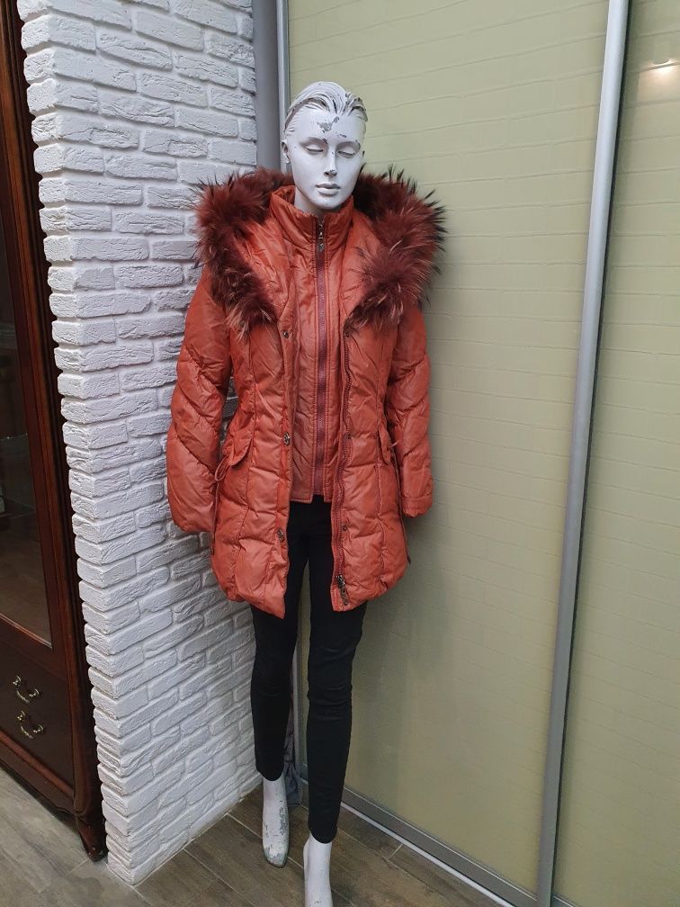 Пальто на зиму 11-13лет пух- перо.