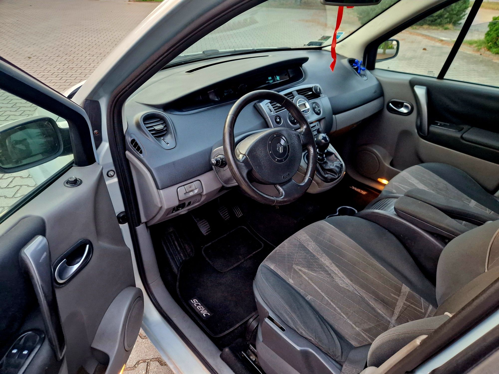Renault Scenic 1.9 dCi 115 KM sześć biegów klima Alu