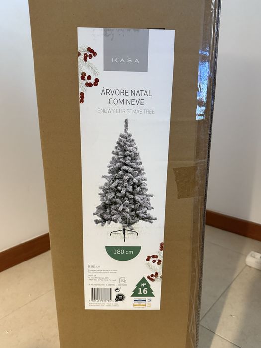 Vendo árvore de natal com Neve