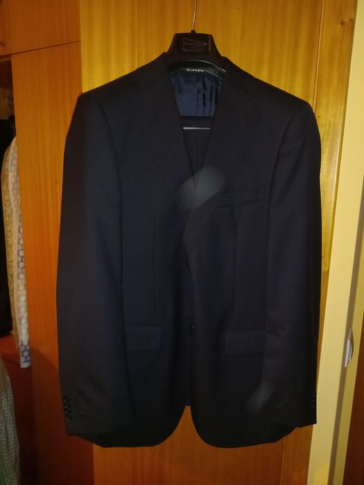 Fatos de homem. Azul e preto