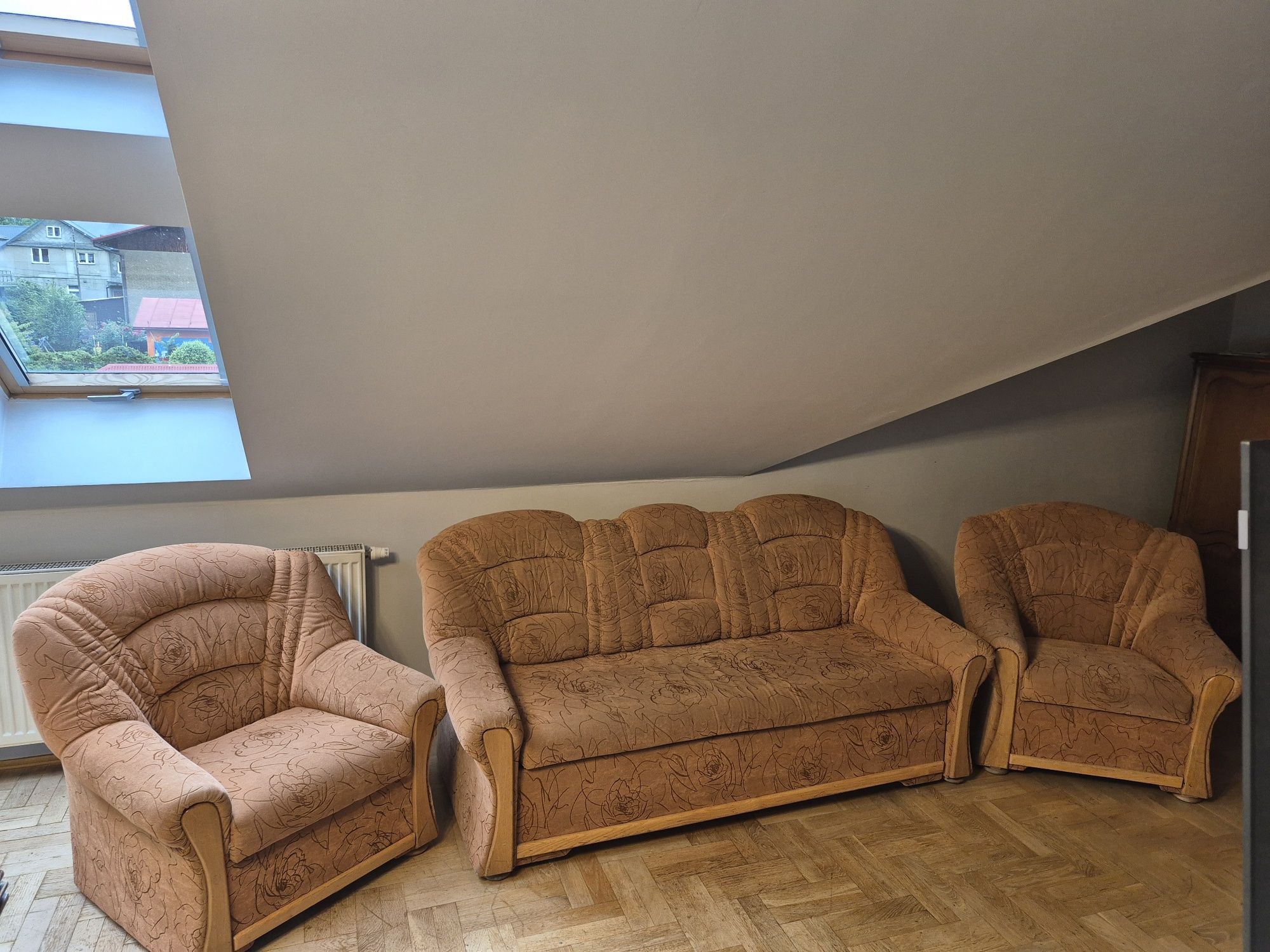 Sofa rozkładana i dwa fotele