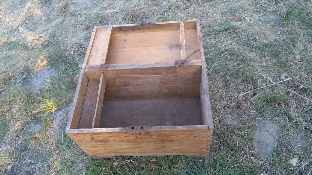 Kufer stylowy drewniany ok.60x40 cm. w cenie 300 zł