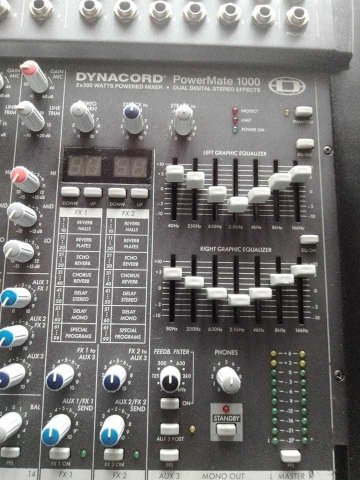 Super Pechincha 2 colunas+mesa amplificada dynacord a melhor qualidade