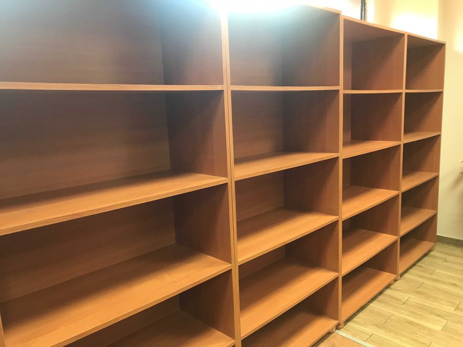 regały sklepowe kolor dąb oraz olcha