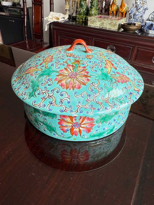 Taça chinesa com tampa em porcelana