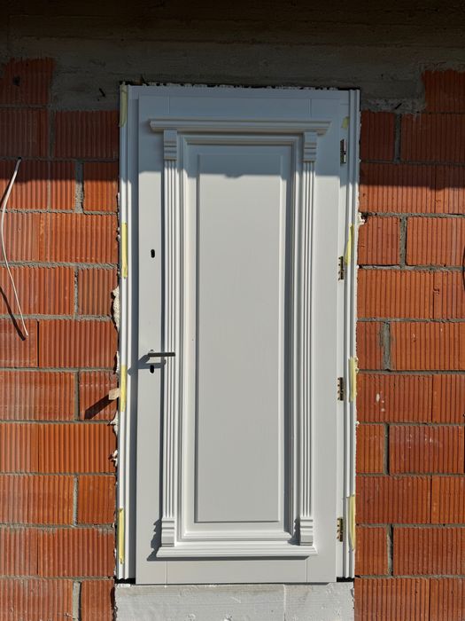 Drzwi zewnętrzne drewniane