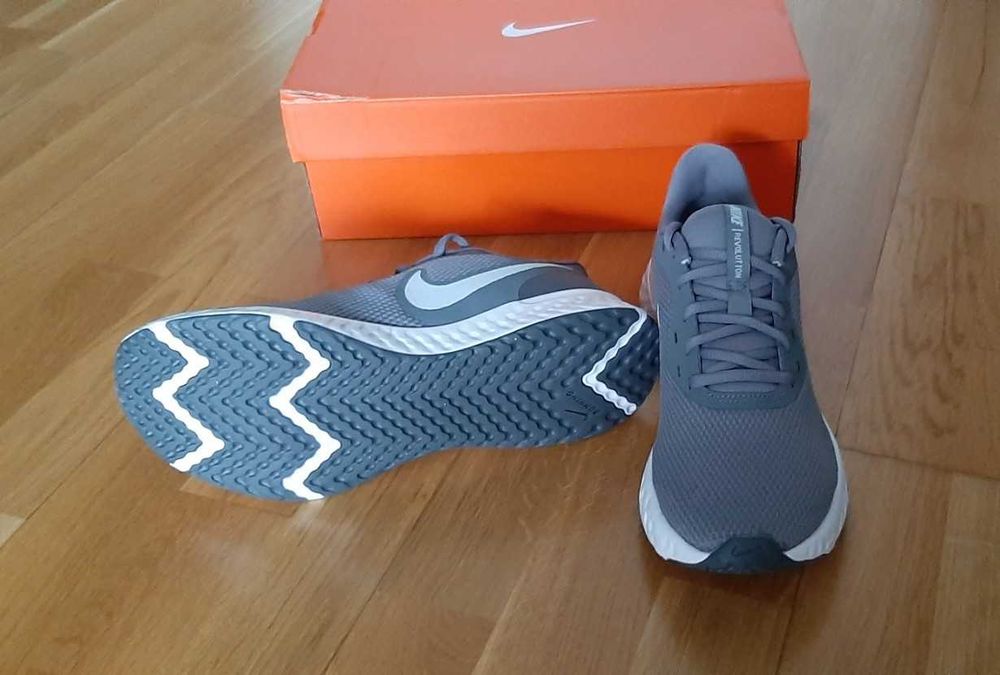 Оригінал! Кросівки Nike Revolution р.40,5