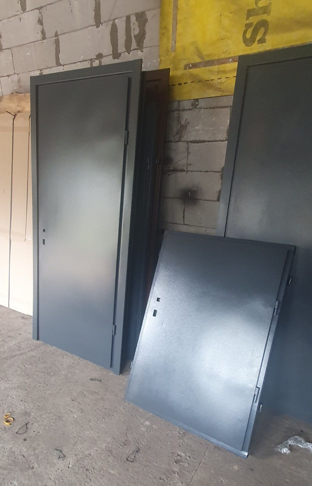 Двері металеві вхідні у під'їзд з кодовим замком від виробника