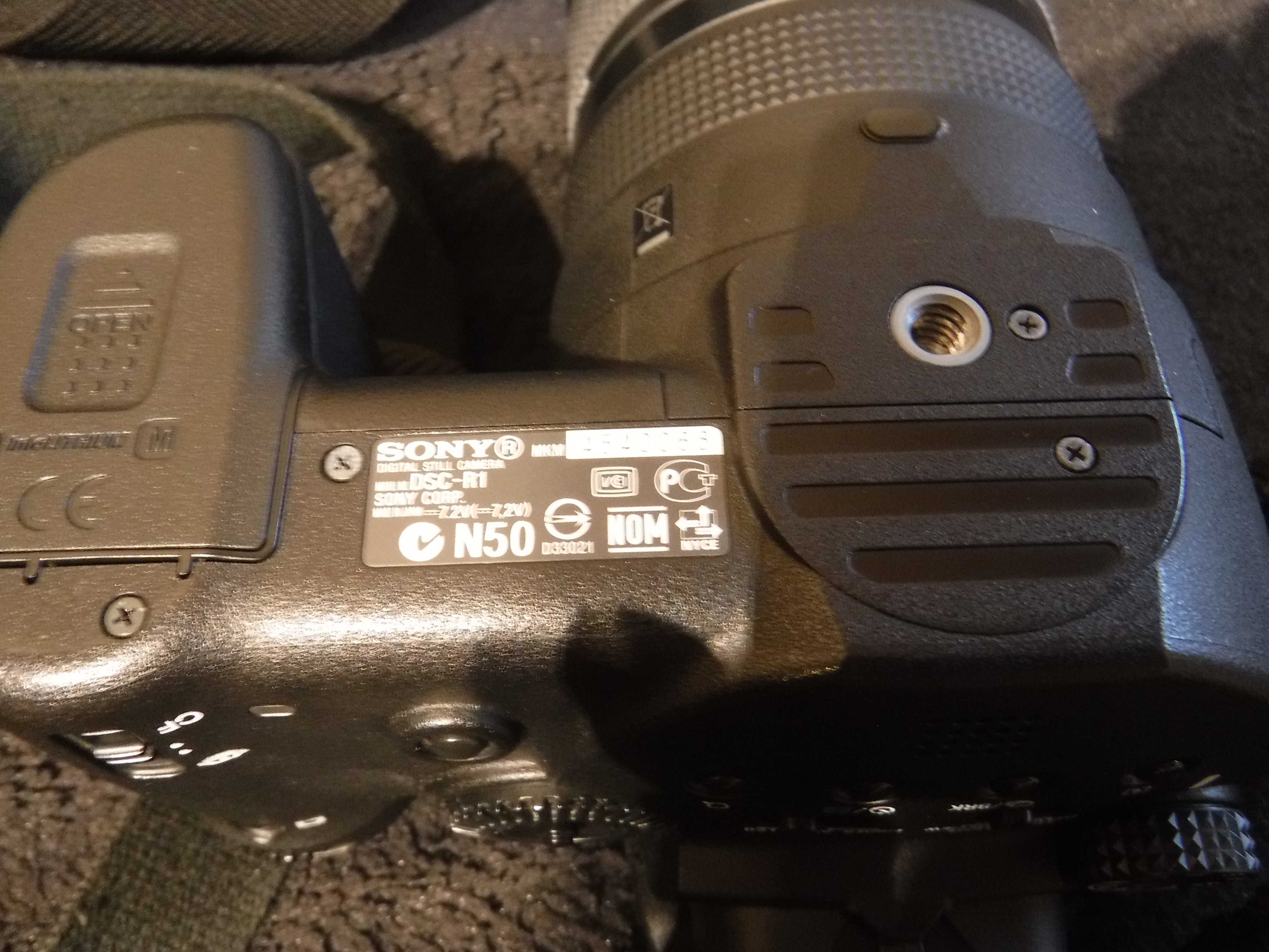 Aparat foto Sony Cyber-shot DSC-R1