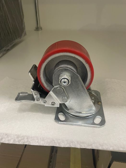 Колеса стальні. На підшипниках.