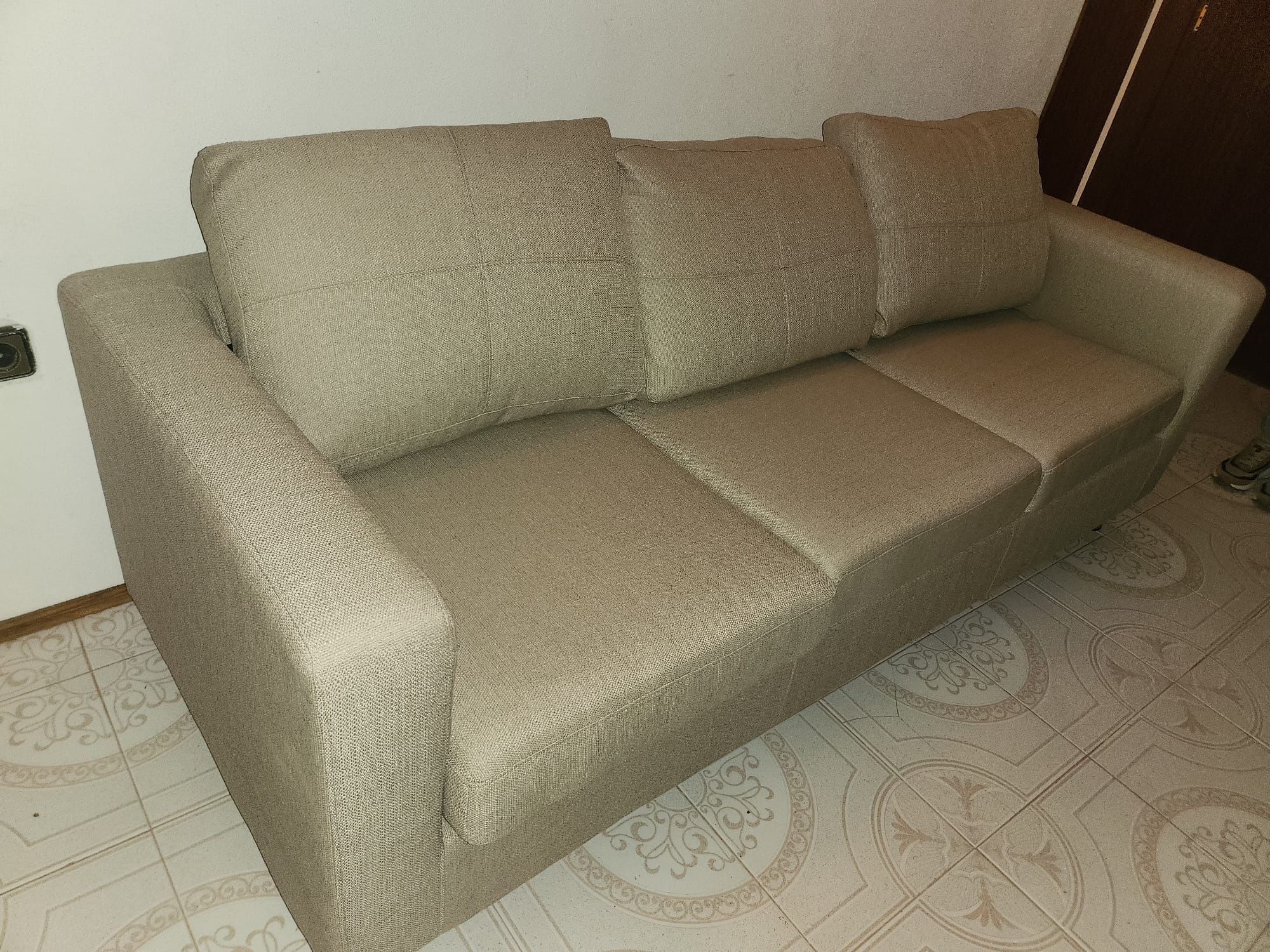 Sofa de três lugares