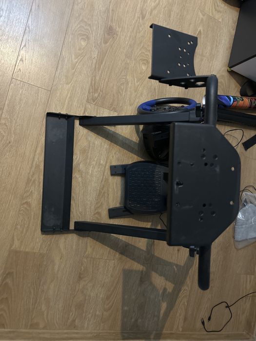 Stojak na kierownice+kierownica thrusmaster t150 wersja ps